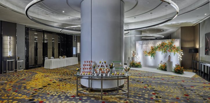 02-pklcc-wedding-ballroom-foyer-registration-cocktail-table-photobooth