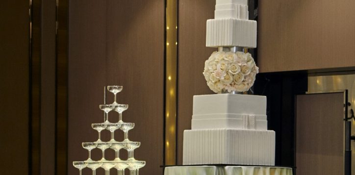05-pklcc-wedding-pullman-ballroom-dummy-cake-champa
