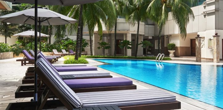 terrace-poolside-bar-grill