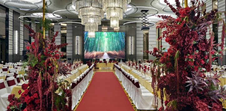 14-pkcc-wedding-beauty-the-beast-theme-aisle-decoration