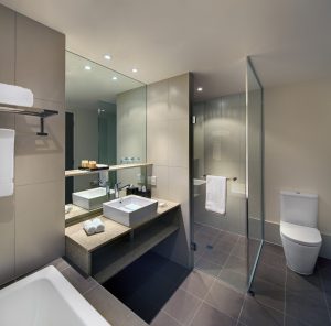 Premium Deluxe Bathroom Pullman Hotel Adelaide