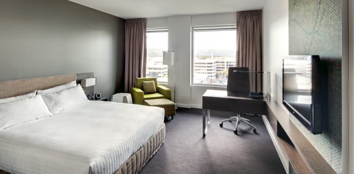 pullman-adelaide-hotel-rooms-and-suites-deluxe-room-image