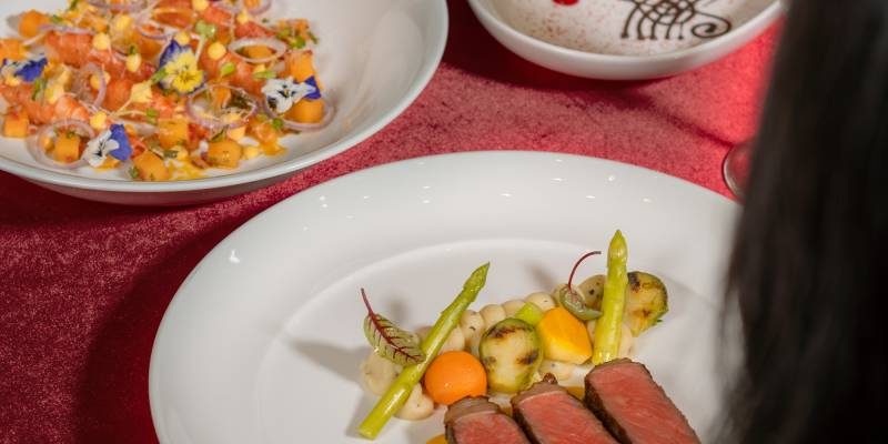 her-night-set-menu-4-mon-cap