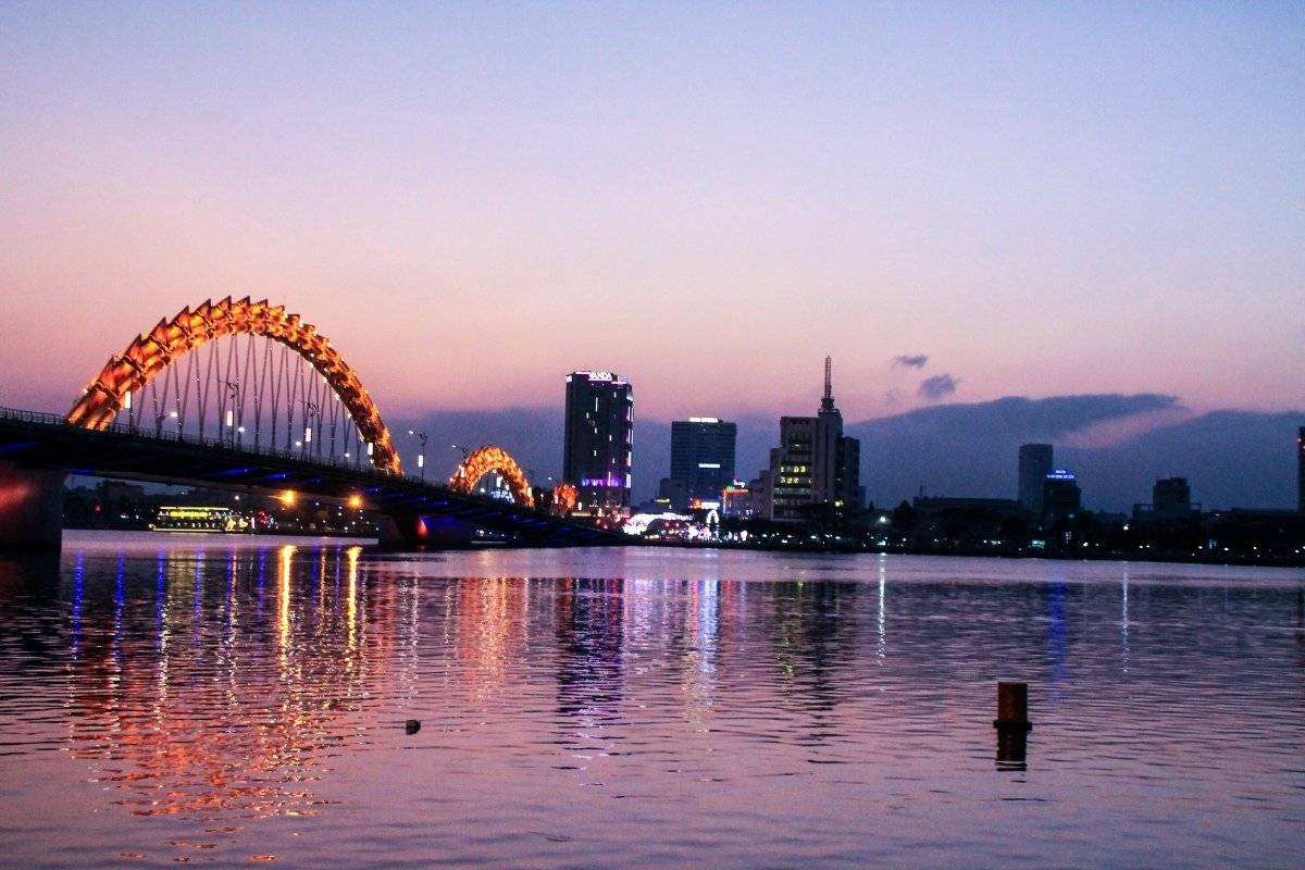 Ngắm Nhìn Cầu Rồng Gần Grand Mercure Đà Nẵng