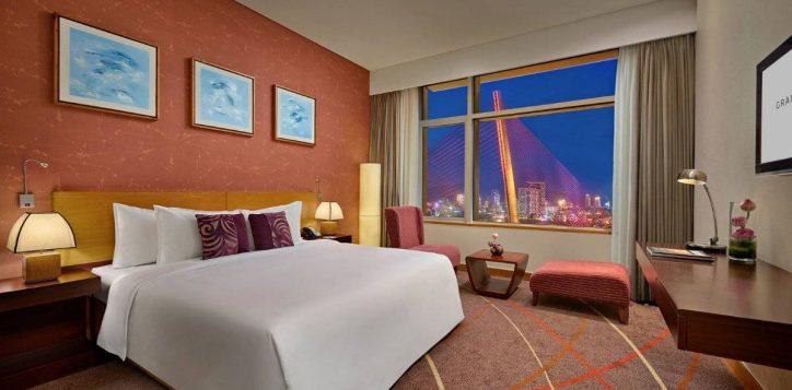 phong-superior-queen-bed-river-view-ta%cc%a3i-grand-mercure-da-na%cc%86%cc%83ng