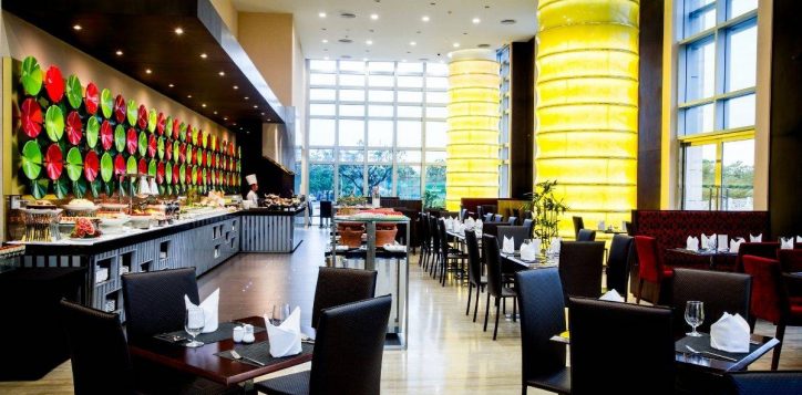 nha-hang-la-rive-gauche-ta%cc%a3i-grand-mercure-da-na%cc%86%cc%83ng