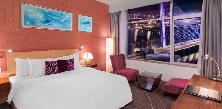 phong-superior-double-river-view-vao-ban-de%cc%82m-ta%cc%a3i-grand-mercure-da-na%cc%86%cc%83ng