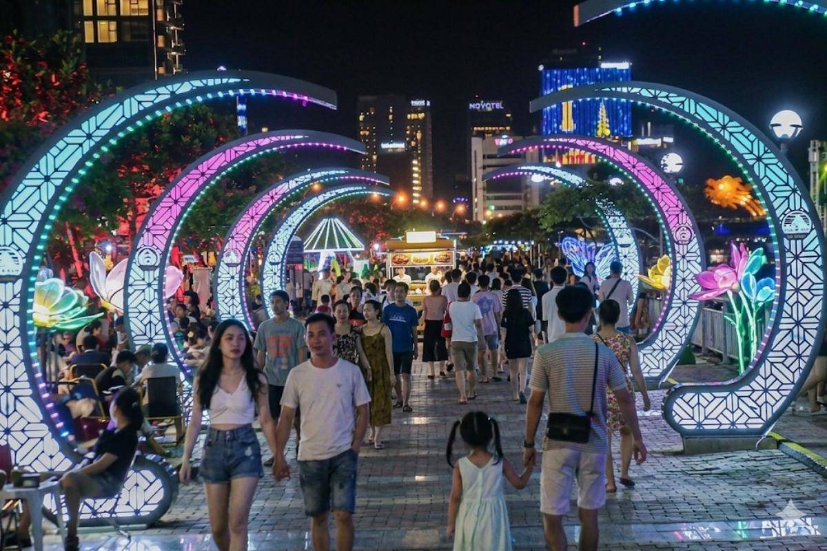 Chợ Đêm Bạch Đằng