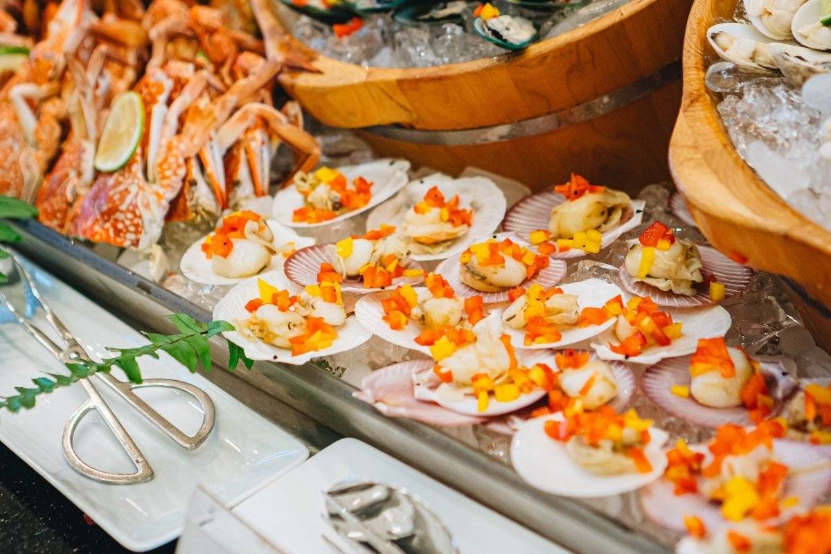 Buffet “Sea & Flame” vào tối thứ Sáu hàng tuần tại La Rive Gauche