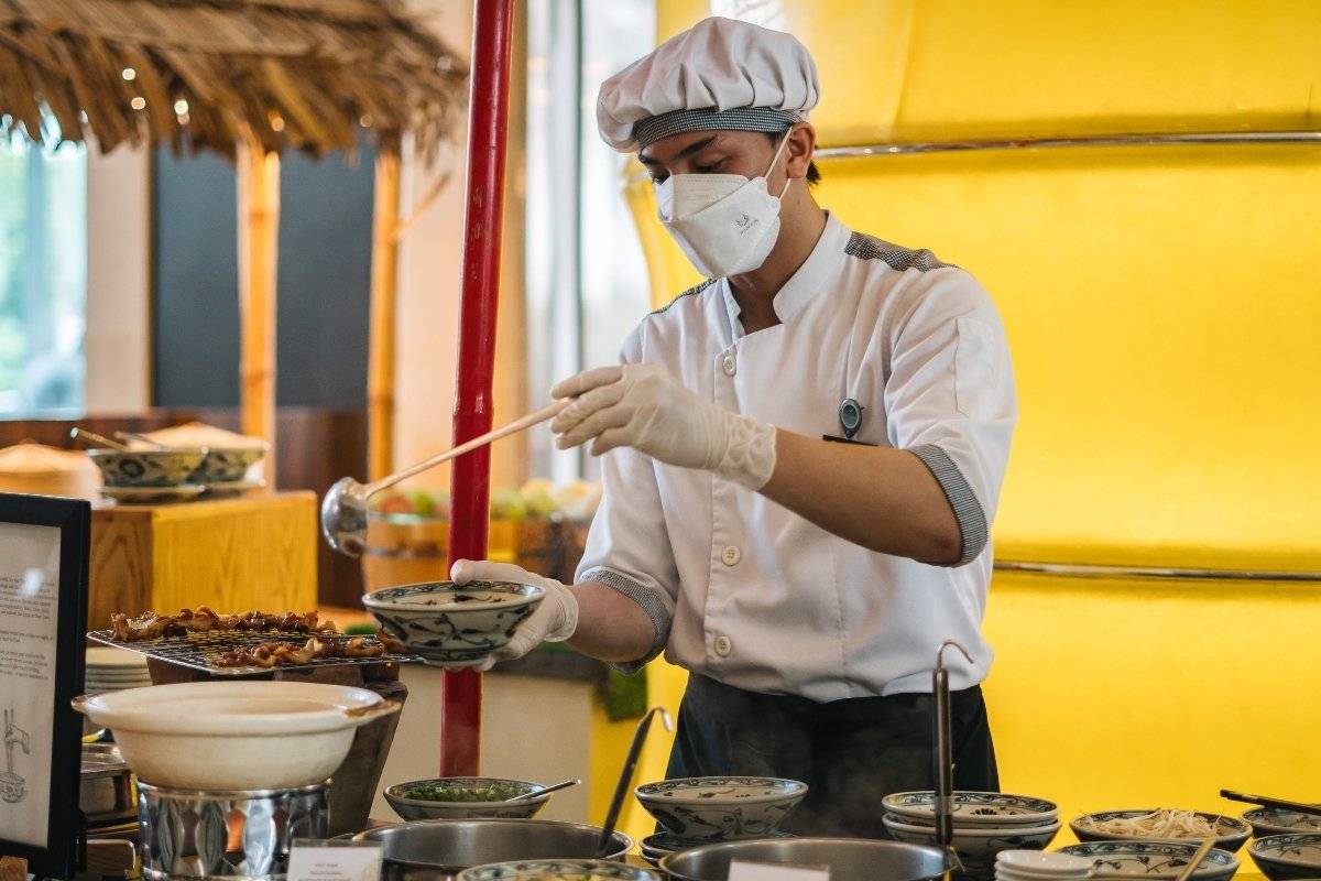 Buffet sáng quốc tế tại La Rive Gauche