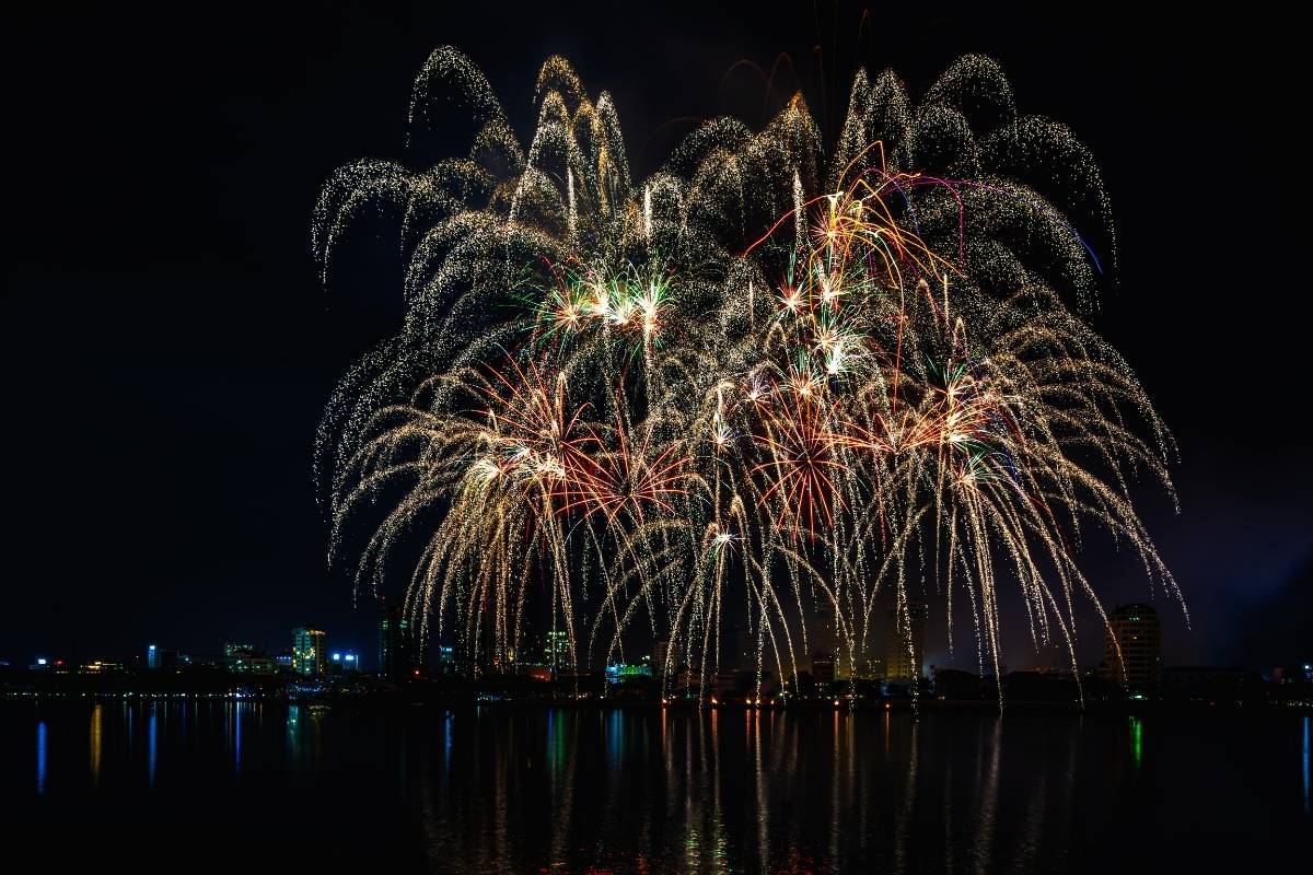 danang international firework festival lights up the night sky