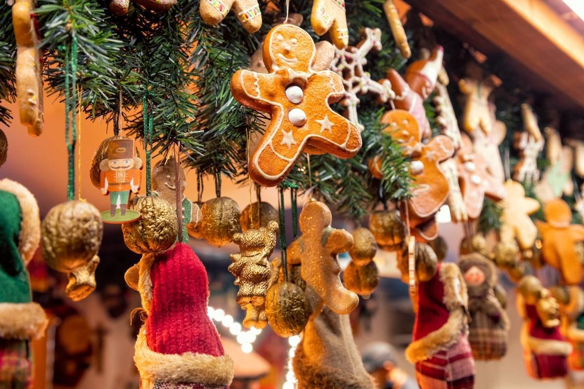 Da Nang Christmas Market 2026 with festive lights and seaside holiday stalls
