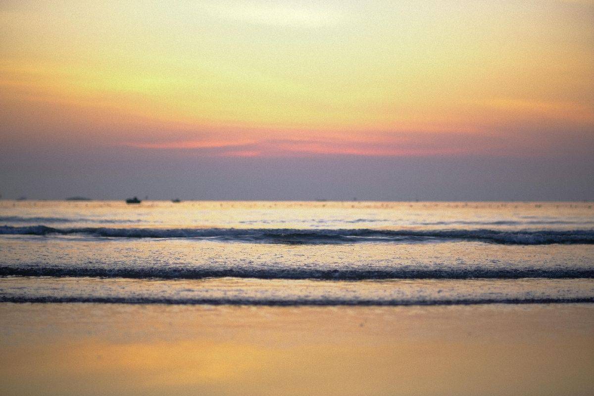 Watching the sunrise and sunset while taking photos at My Khe Beach