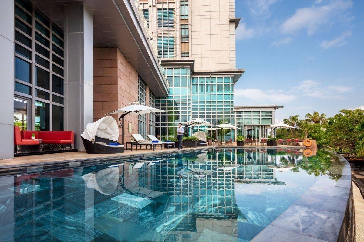 event held by the pool at Grand Mercure Danang