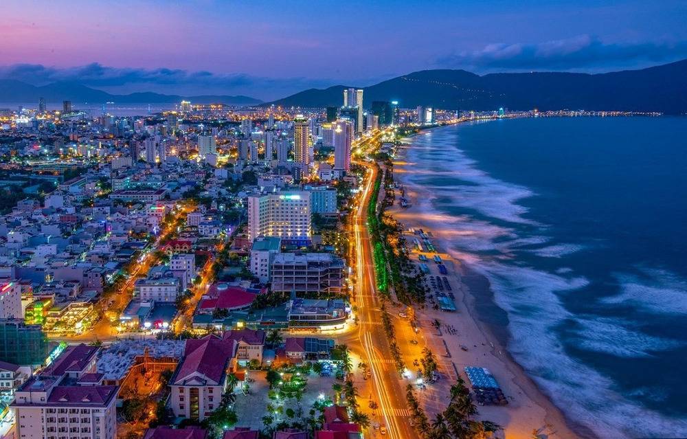 danang beach at night