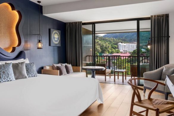 deluxe-room-mountain-view-1-king-bed-balcony