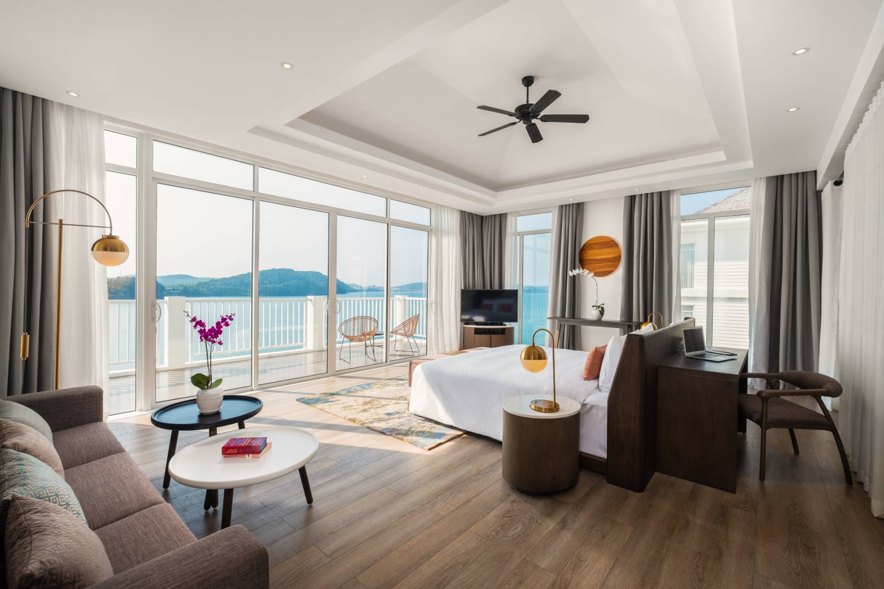 beachfront-master-bedroom