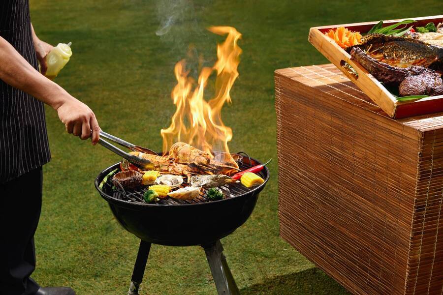 tet-surf-turf-buffet-night