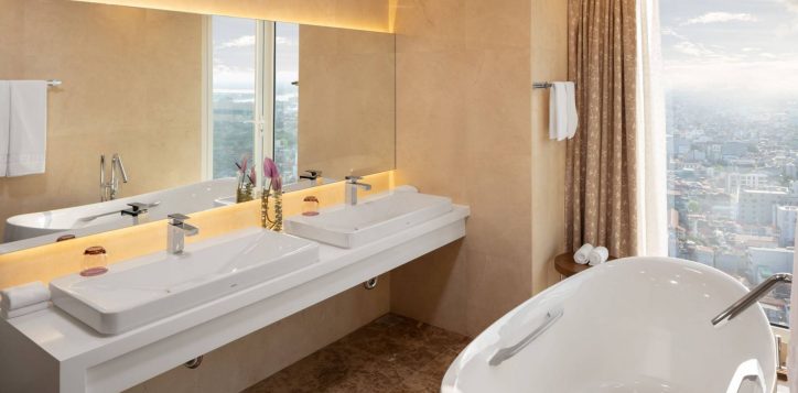 presidential-suite-bathroom