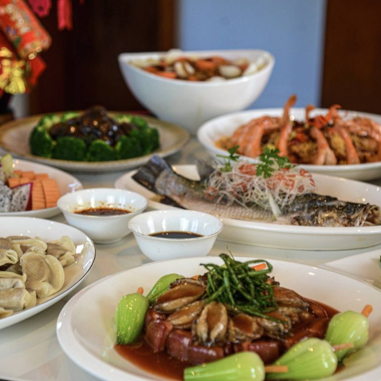 chinese-new-years-eve-family-dinner