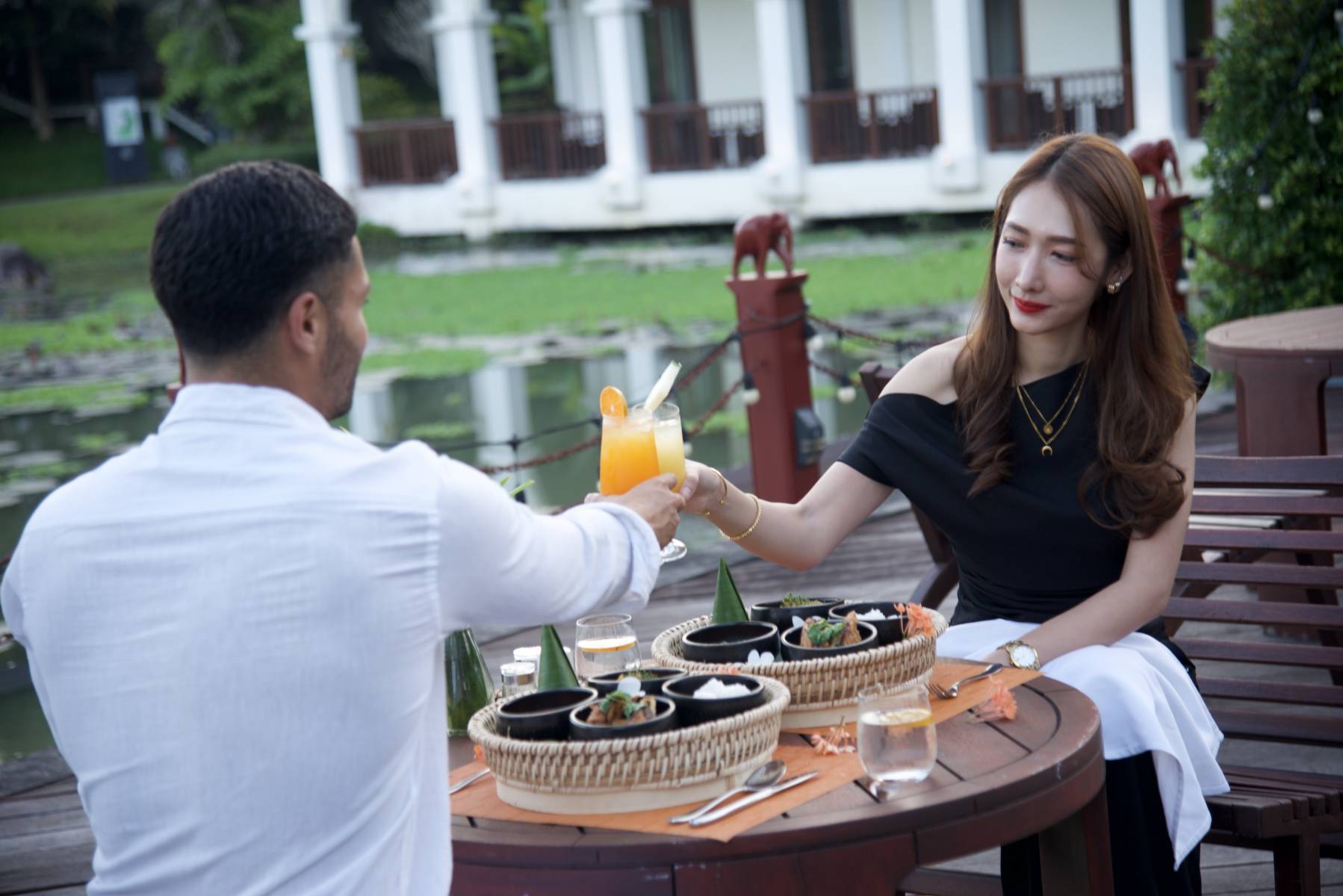 DESTINATION DINING