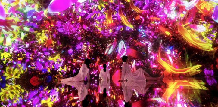 main_floating-in-the-falling-universe-of-flowers_autumn-copy-2