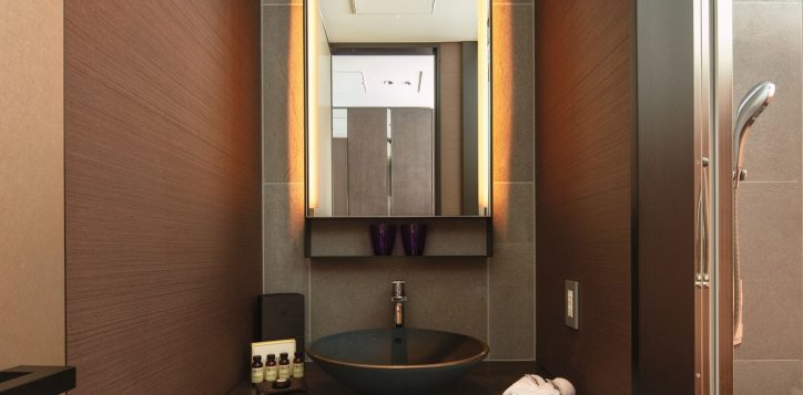 bathroom-kgaef1