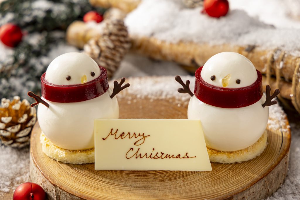 Christmas seasonal cakes at Pullman Tokyo Tamachi