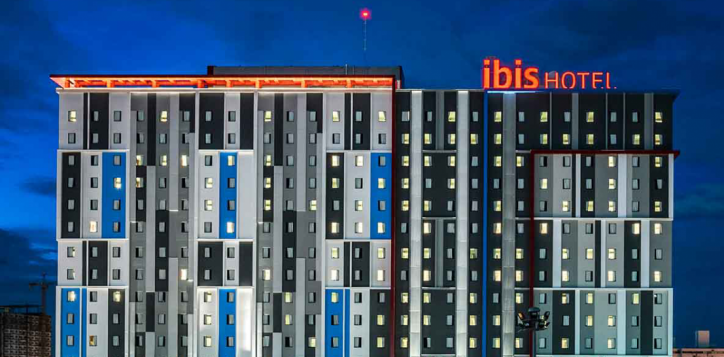 ibisbangkokimpact-ourhotel-exteriornight-2