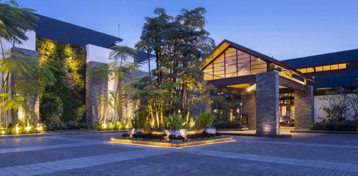 lobby-entrance-2
