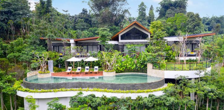 discover-lavish-experience-at-presidential-villa-pullman-ciawi-vimala-hills-resort-spa-convention
