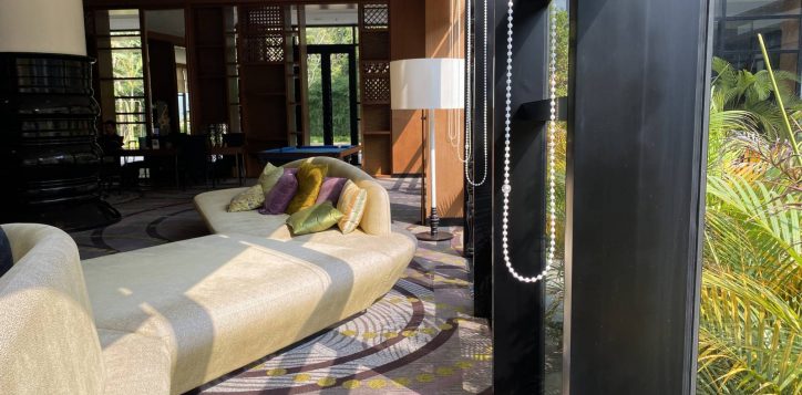 relax-on-couch-pullman-ciawi