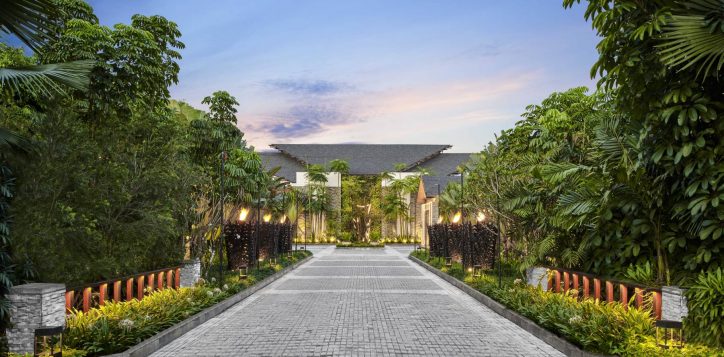 hotel-entrance-_1-2