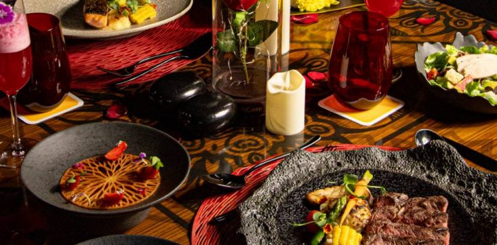 di-mana-bara-api-menciptakan-suasana-makan-malam-valentine-untuk-dua