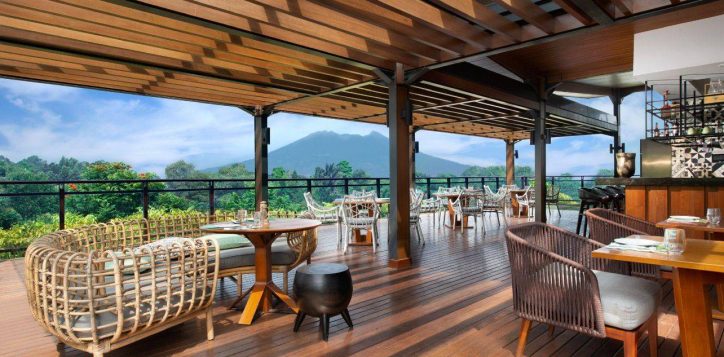 open-views-quiet-moments-endless-ease