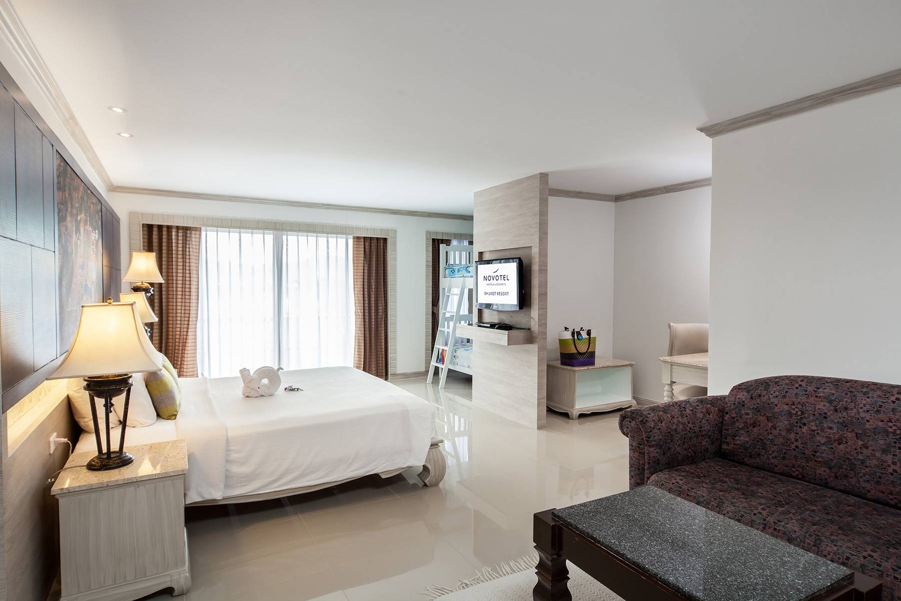 Новотель карта пхукет. Диана Плаза Патонг Фэмили рум. Family Room Novotel Phuket. Семейный номер Новотель. Новотель Красноярск Family Room.