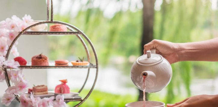 woman-hand-pouring-hot-tea-with-afternoon-tea-set-pink-dessert-luxury-hotel-2