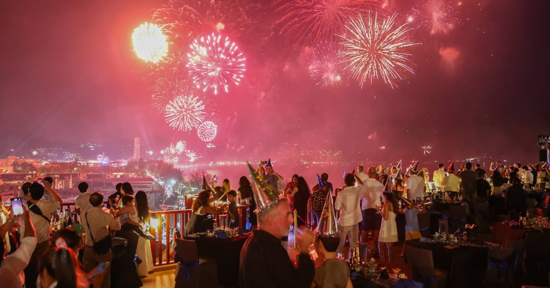 new-years-eve-party-at-novotel-phuket-resort-overlooking-patong-beach