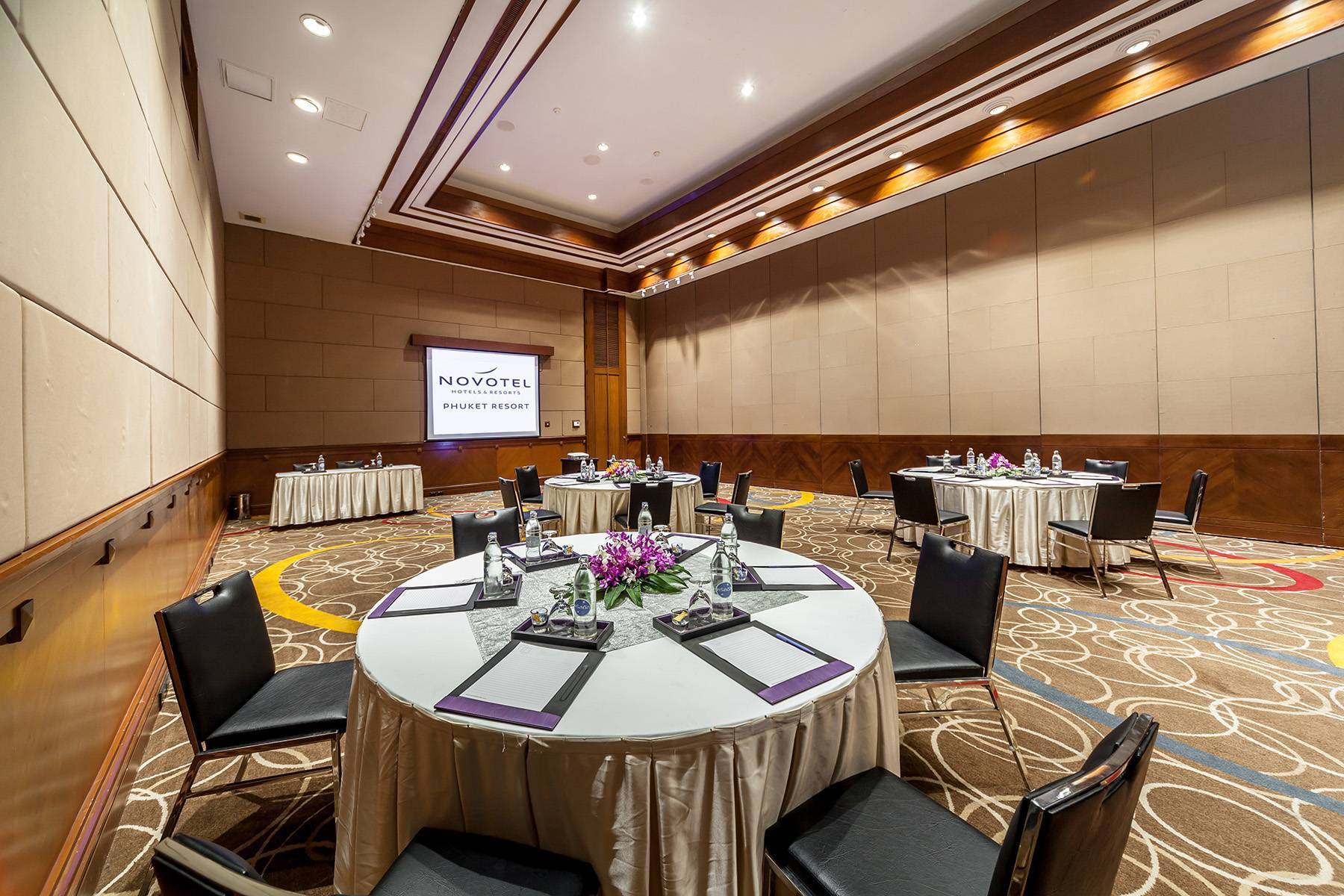 phuket-meeting-rooms-in-hotels-designed-for-business-travel