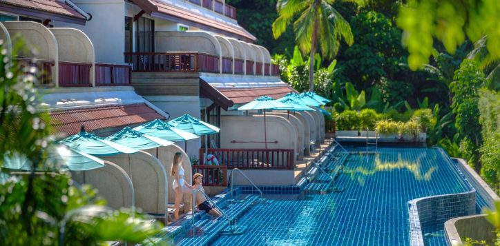 4-star-hotels-in-patong-beach-with-pool-access-rooms-in-phuket