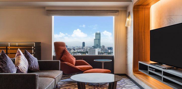 swissotel-nankai-osaka_deluxe-suite-king_living-area