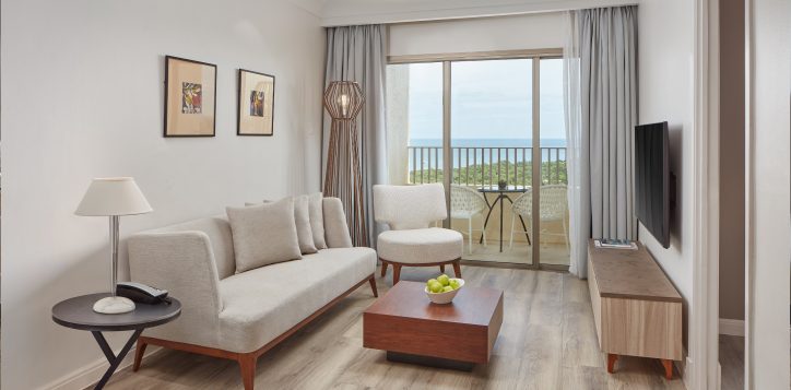 movenpick-cebu-premier-1b-living-area