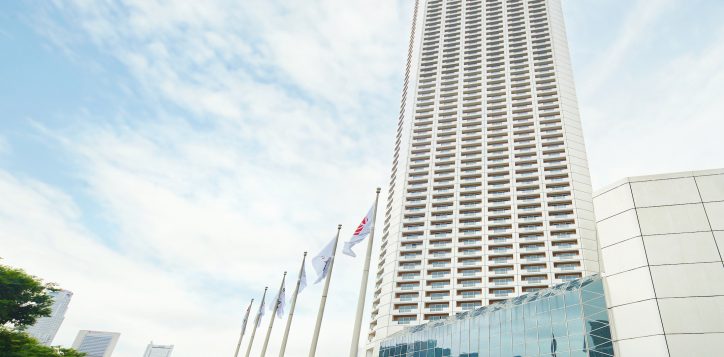 swissotel-the-stamford-hotel-facade