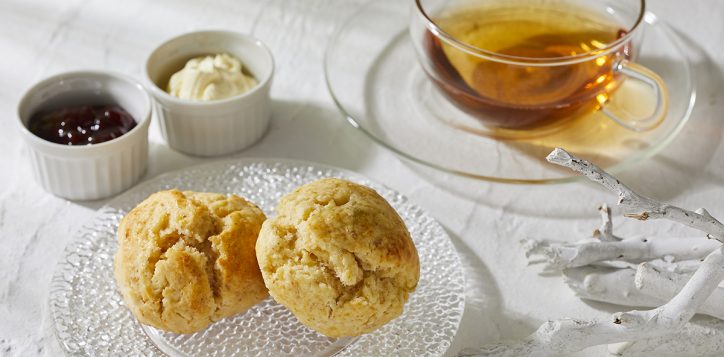 theloung_afternoon_tea_veuve_clicquot_scone