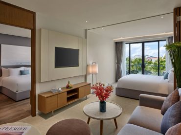 superior-suite-2-king-beds-with-balcony