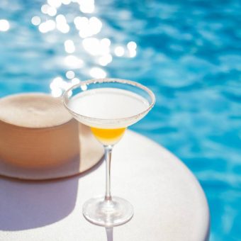 cocktails-by-the-pool
