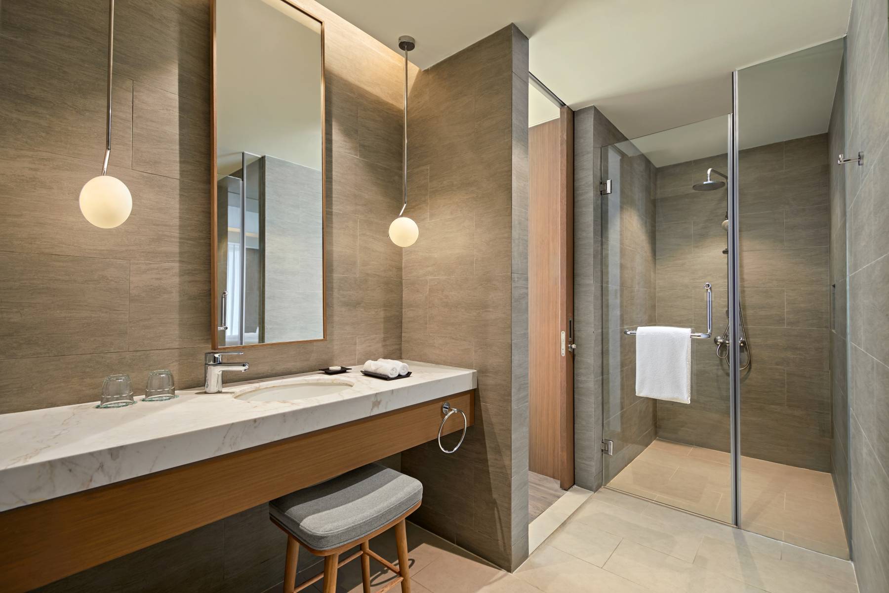 superior-suite-1-king-bed-with-balcony
