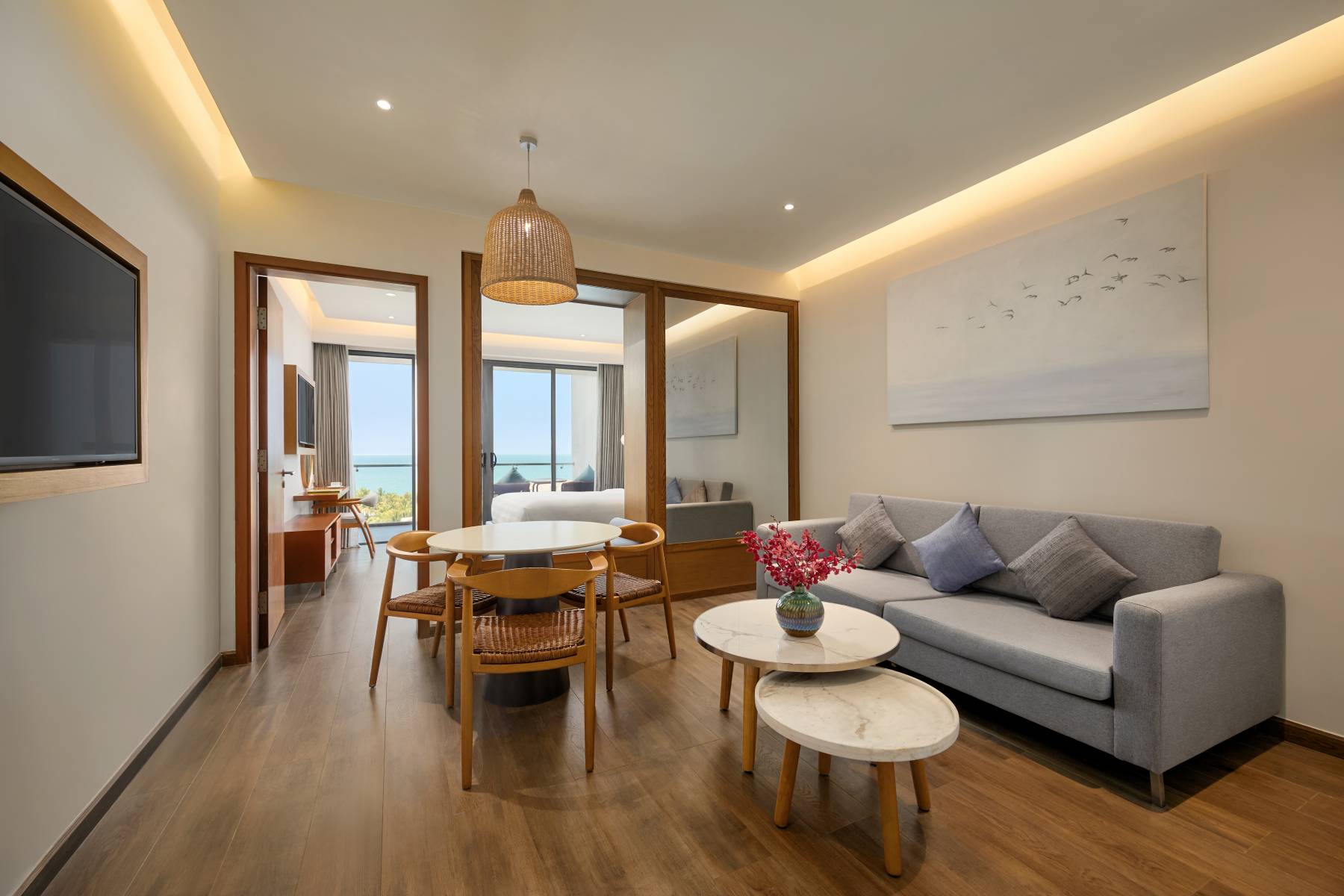superior-suite-1-king-bed-with-balcony
