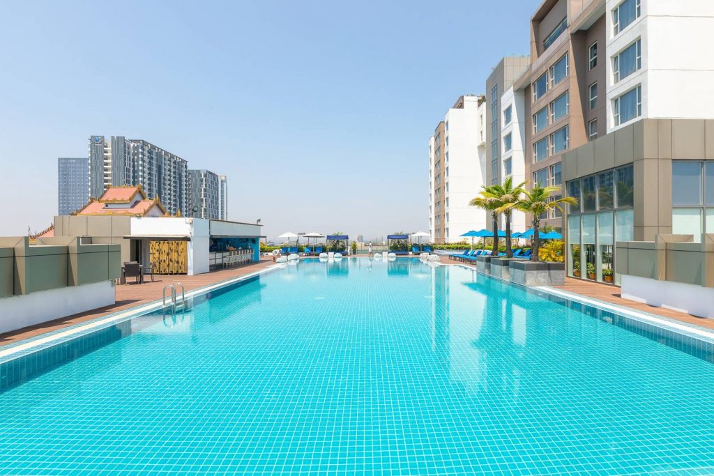 Pool Bar Yangon | Novotel Yangon Max