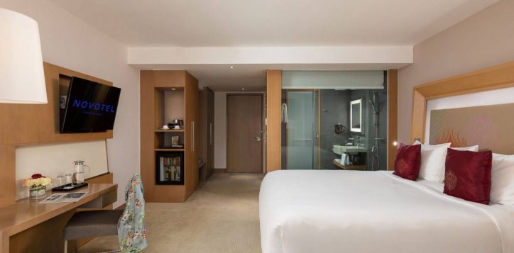 deluxe-room